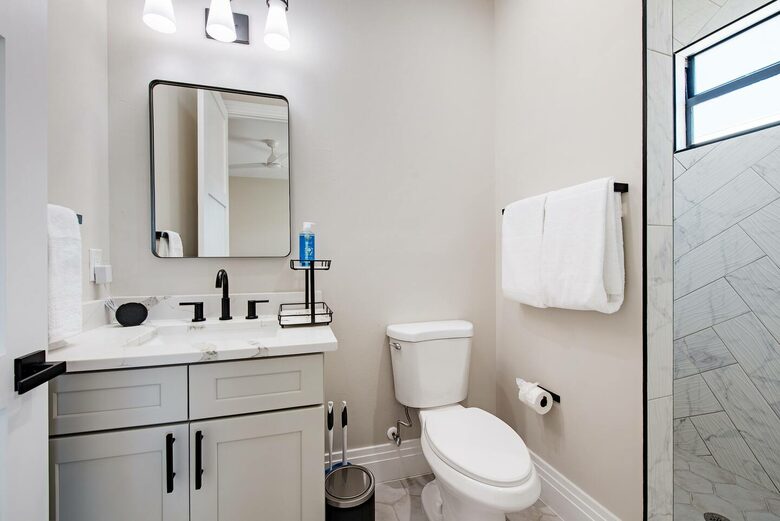 Luxury 4-Bedroom Home Near Vanderbilt Beach - Naples, Florida