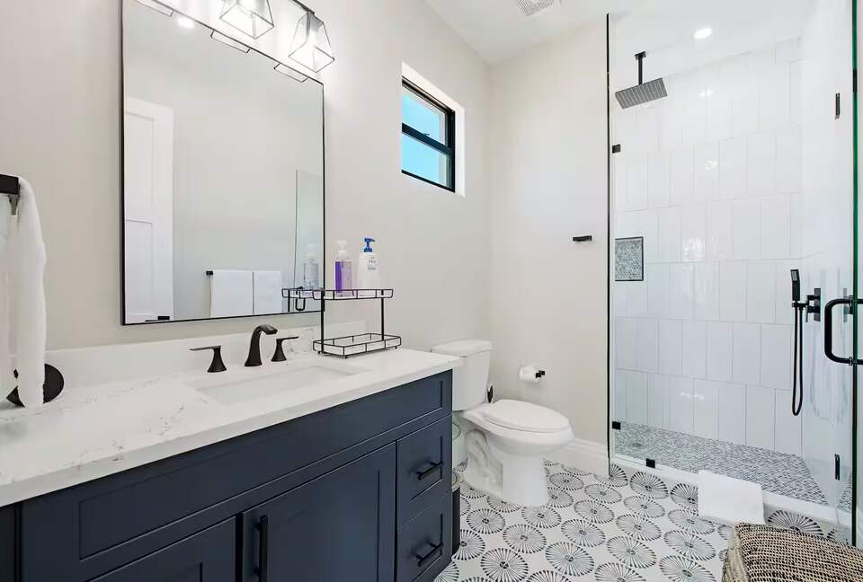 Luxury 4-Bedroom Home Near Vanderbilt Beach - Naples, Florida