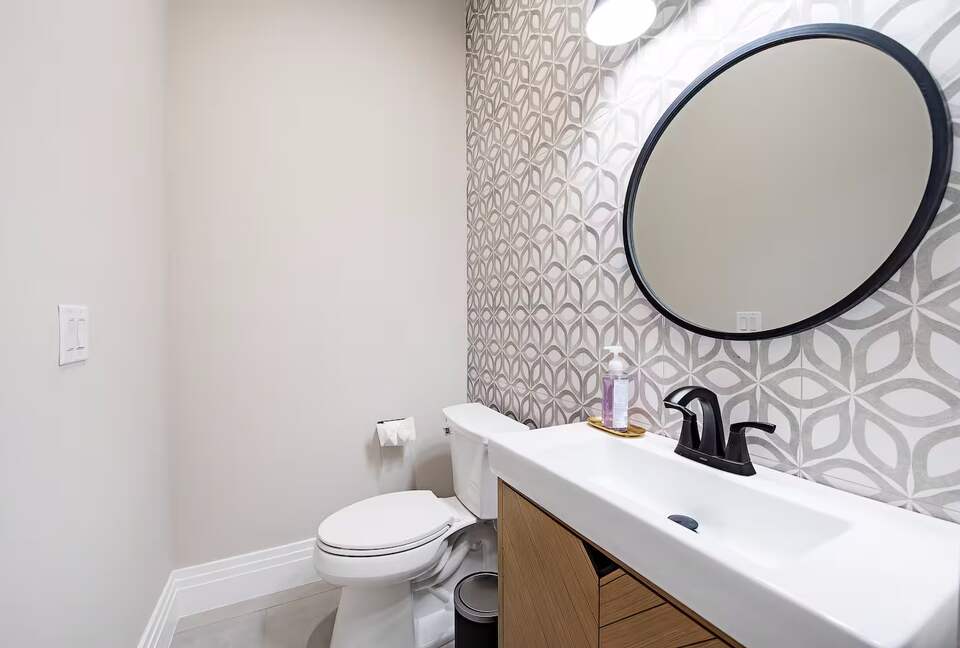 Luxury 4-Bedroom Home Near Vanderbilt Beach - Naples, Florida