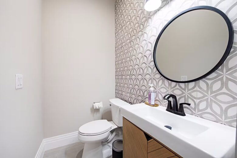 Luxury 4-Bedroom Home Near Vanderbilt Beach - Naples, Florida