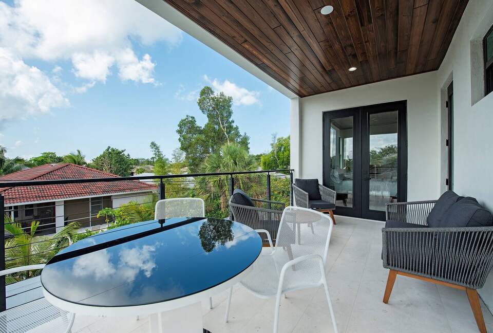 Luxury 4-Bedroom Home Near Vanderbilt Beach - Naples, Florida