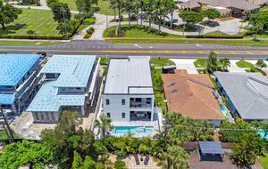 Luxury 4-Bedroom Home Near Vanderbilt Beach - Naples, Florida