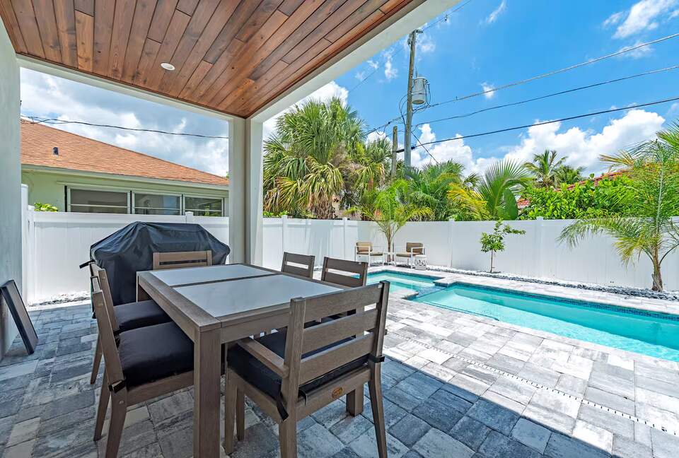 Luxury 4-Bedroom Home Near Vanderbilt Beach - Naples, Florida