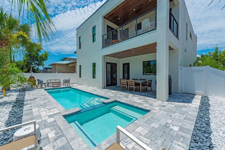 Luxury 4-Bedroom Home Near Vanderbilt Beach - Naples, Florida