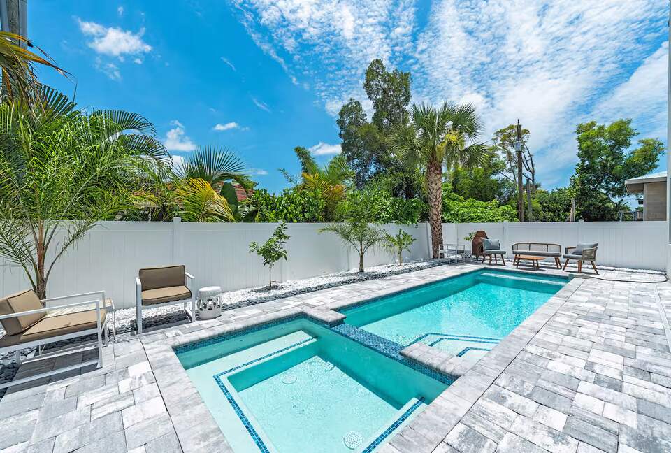 Luxury 4-Bedroom Home Near Vanderbilt Beach - Naples, Florida