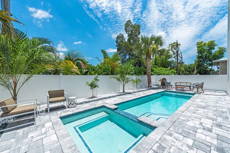 Luxury 4-Bedroom Home Near Vanderbilt Beach - Naples, Florida