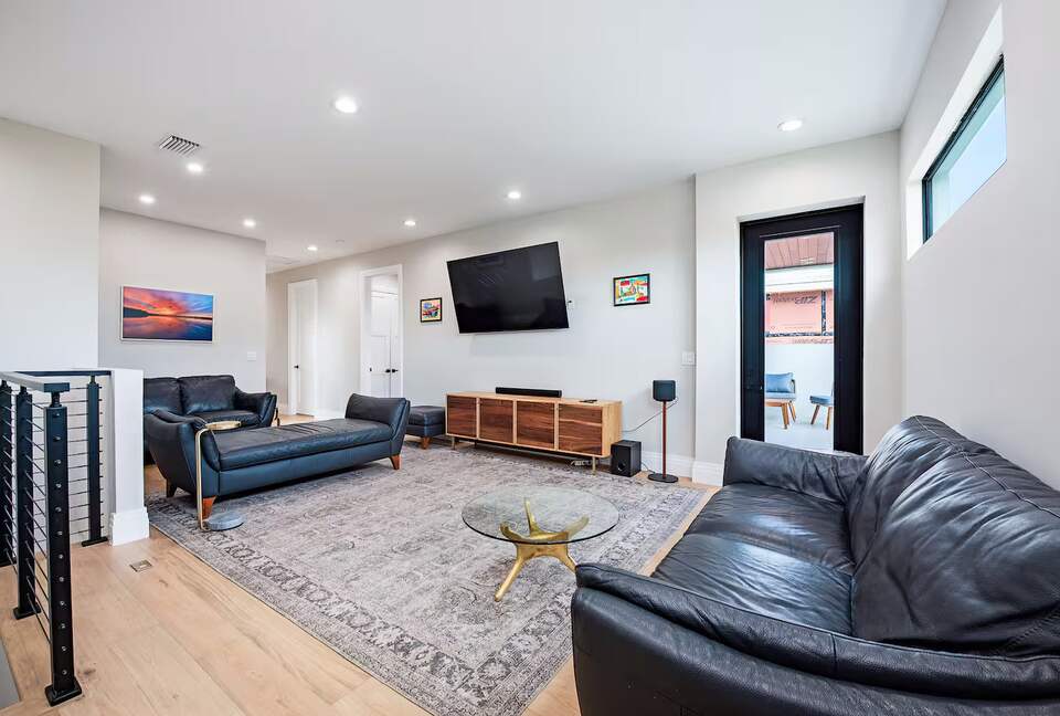 Luxury 4-Bedroom Home Near Vanderbilt Beach - Naples, Florida