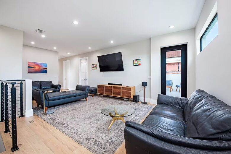 Luxury 4-Bedroom Home Near Vanderbilt Beach - Naples, Florida