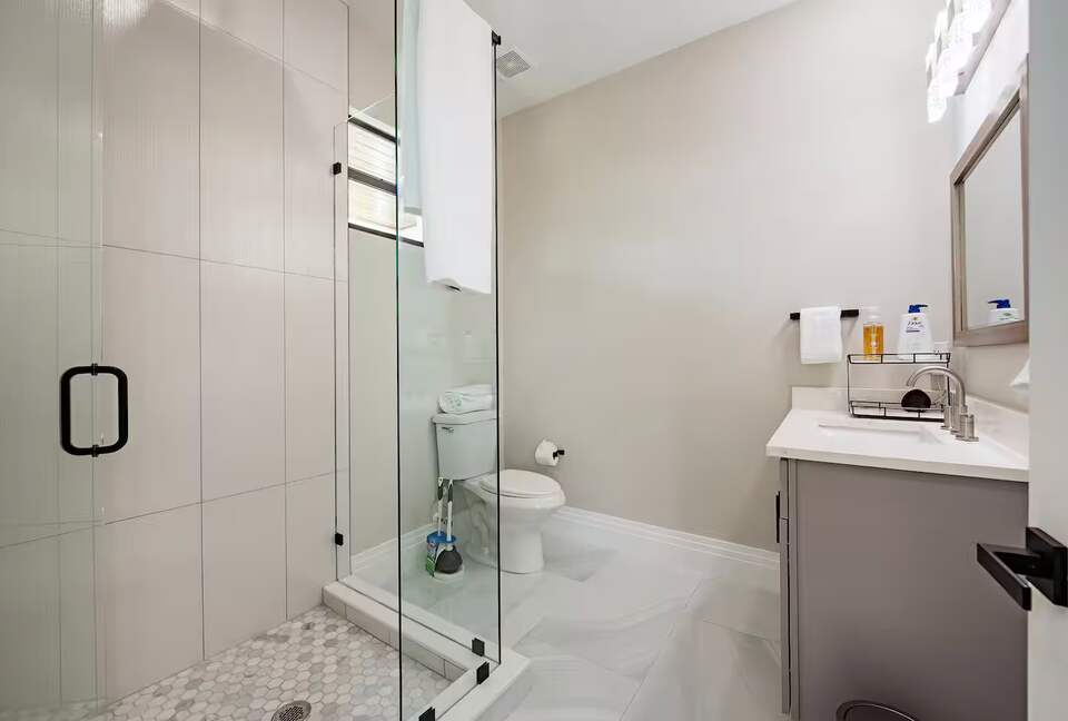 Luxury 4-Bedroom Home Near Vanderbilt Beach - Naples, Florida