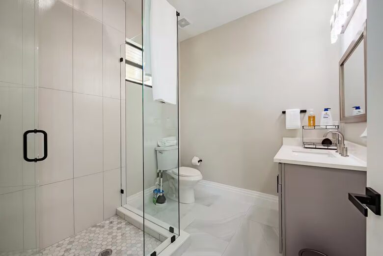 Luxury 4-Bedroom Home Near Vanderbilt Beach - Naples, Florida