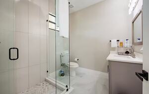 Luxury 4-Bedroom Home Near Vanderbilt Beach - Naples, Florida