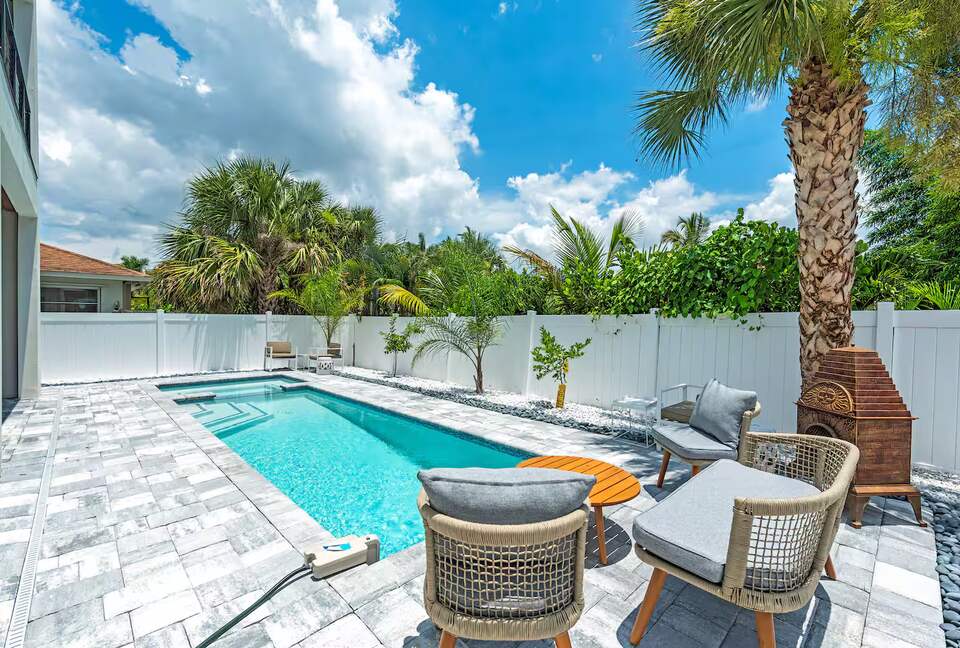 Luxury 4-Bedroom Home Near Vanderbilt Beach - Naples, Florida