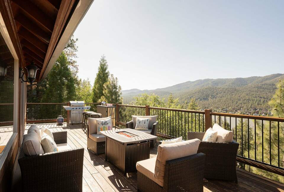 Mountain View Retreat in Castle Glen Estates - Big Bear Lake, California