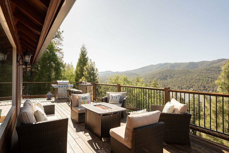 Mountain View Retreat in Castle Glen Estates - Big Bear Lake, California