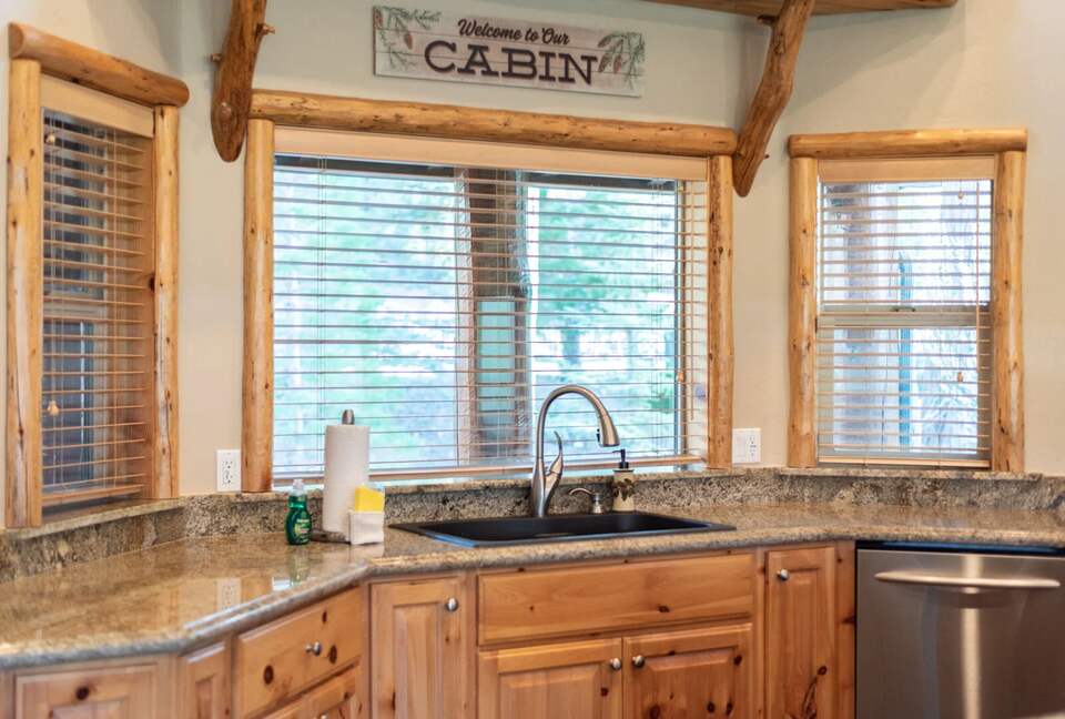 Mountain View Retreat in Castle Glen Estates - Big Bear Lake, California