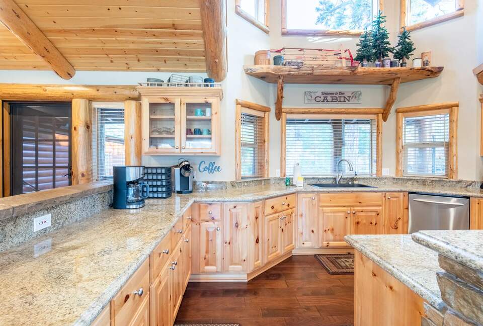 Mountain View Retreat in Castle Glen Estates - Big Bear Lake, California