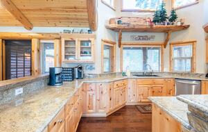 Mountain View Retreat in Castle Glen Estates - Big Bear Lake, California