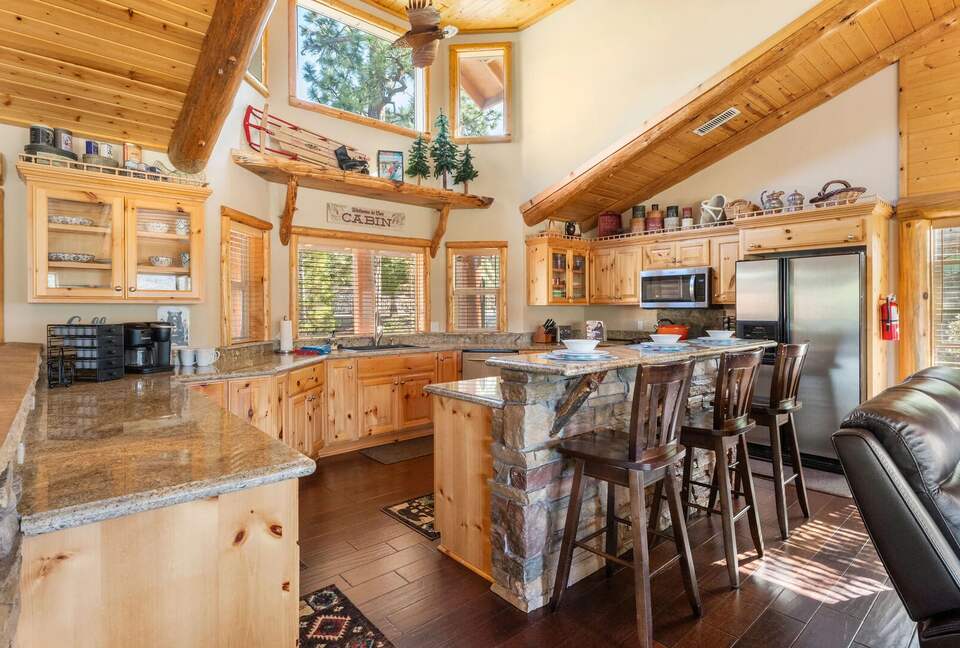 Mountain View Retreat in Castle Glen Estates - Big Bear Lake, California