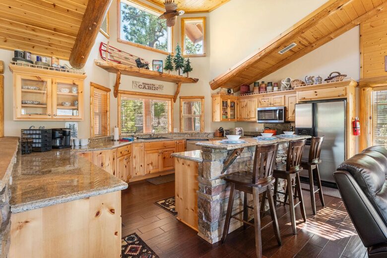 Mountain View Retreat in Castle Glen Estates - Big Bear Lake, California