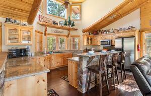 Mountain View Retreat in Castle Glen Estates - Big Bear Lake, California