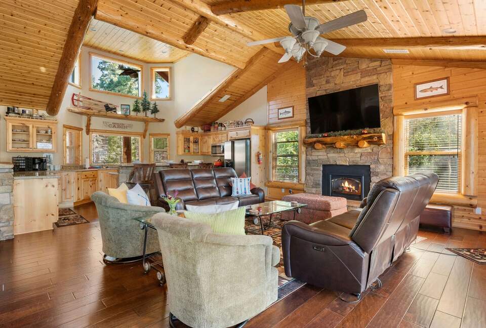 Mountain View Retreat in Castle Glen Estates - Big Bear Lake, California