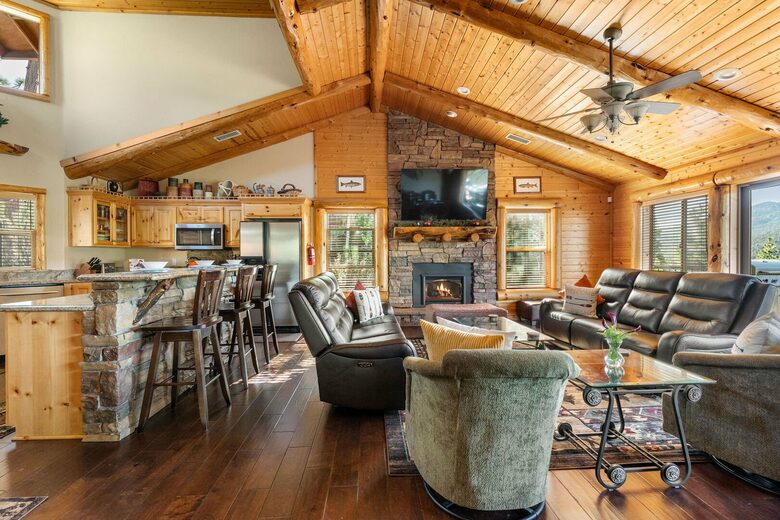 Mountain View Retreat in Castle Glen Estates - Big Bear Lake, California