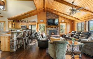 Mountain View Retreat in Castle Glen Estates - Big Bear Lake, California