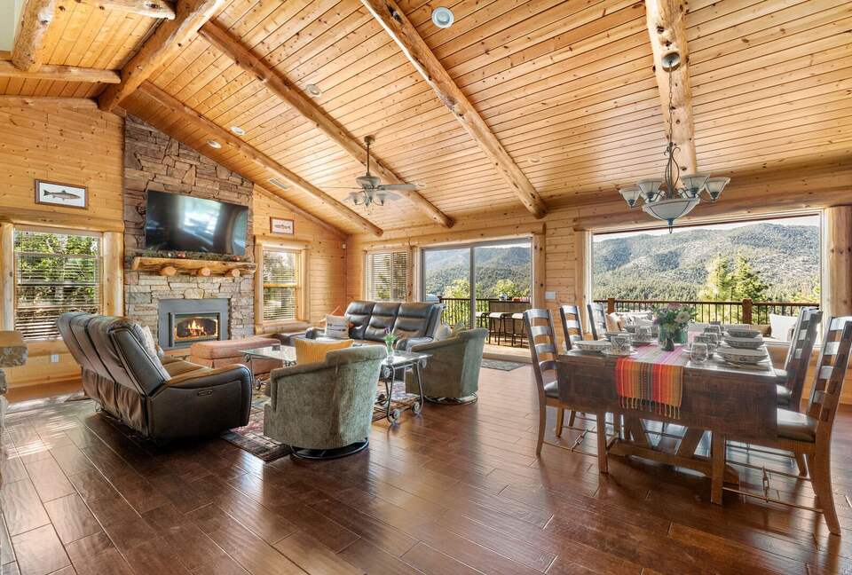 Mountain View Retreat in Castle Glen Estates - Big Bear Lake, California