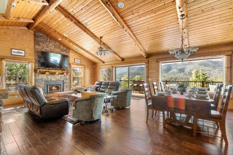Mountain View Retreat in Castle Glen Estates - Big Bear Lake, California