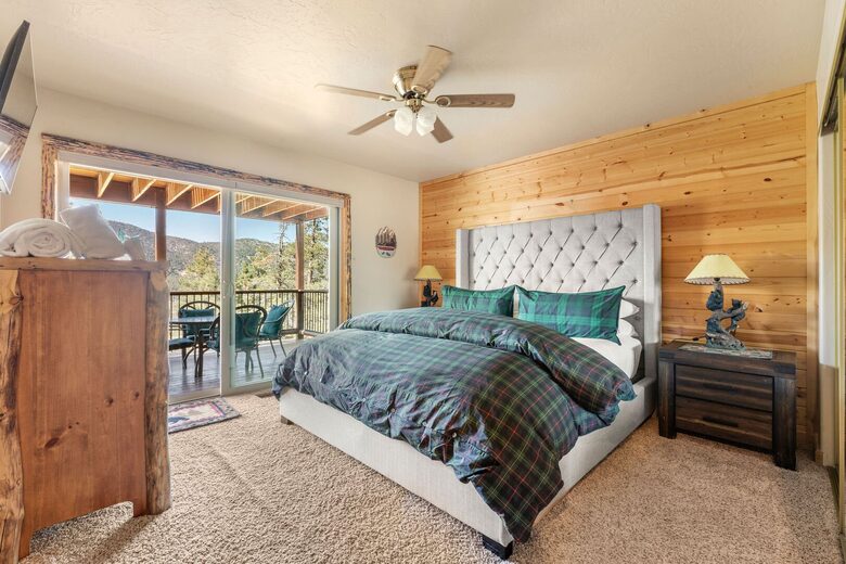 Mountain View Retreat in Castle Glen Estates - Big Bear Lake, California