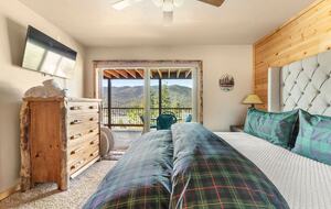 Mountain View Retreat in Castle Glen Estates - Big Bear Lake, California