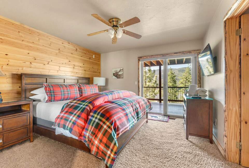 Mountain View Retreat in Castle Glen Estates - Big Bear Lake, California