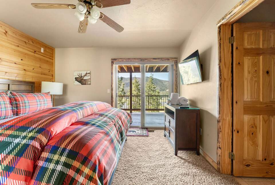 Mountain View Retreat in Castle Glen Estates - Big Bear Lake, California
