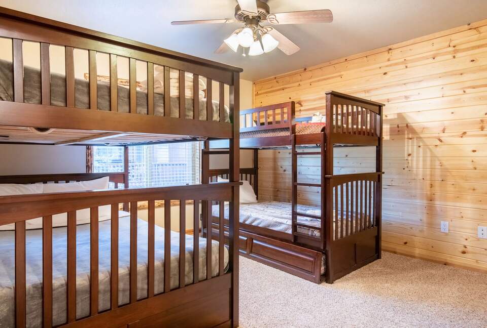 Mountain View Retreat in Castle Glen Estates - Big Bear Lake, California