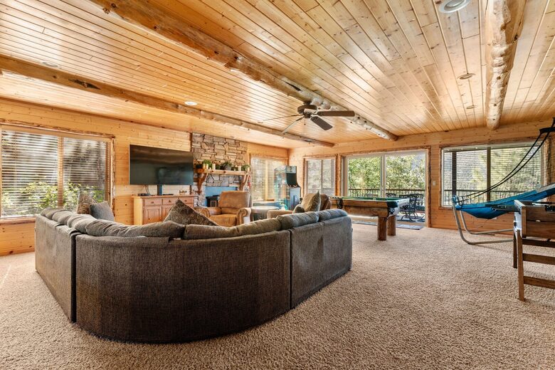 Mountain View Retreat in Castle Glen Estates - Big Bear Lake, California