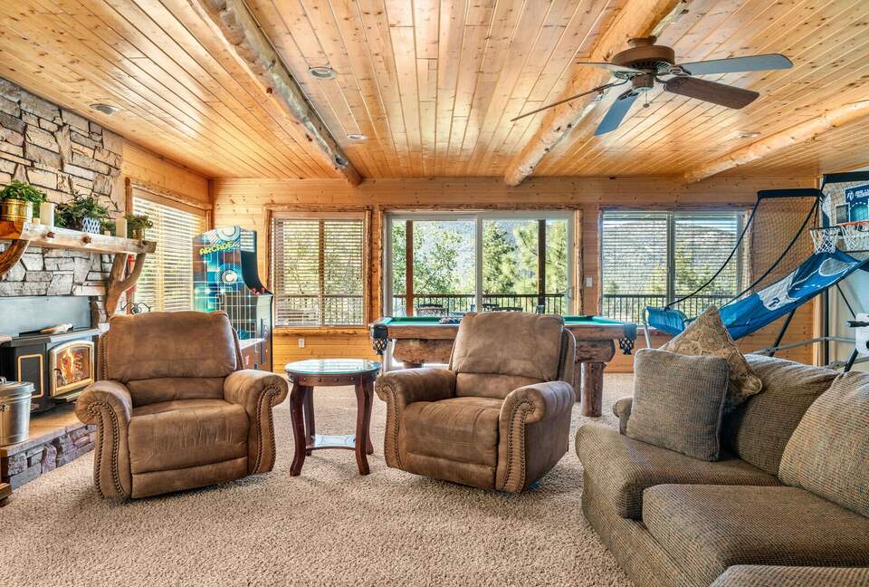 Mountain View Retreat in Castle Glen Estates - Big Bear Lake, California