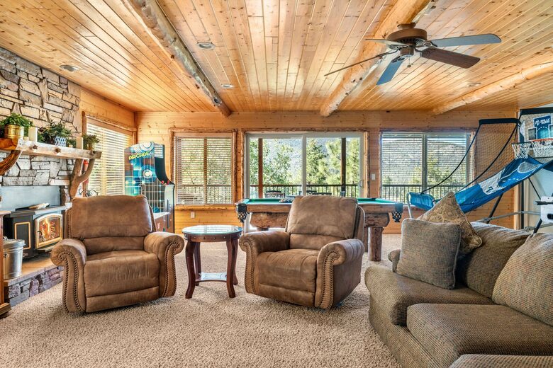 Mountain View Retreat in Castle Glen Estates - Big Bear Lake, California