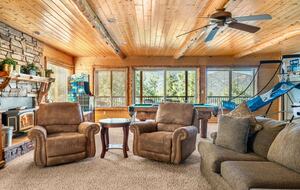 Mountain View Retreat in Castle Glen Estates - Big Bear Lake, California