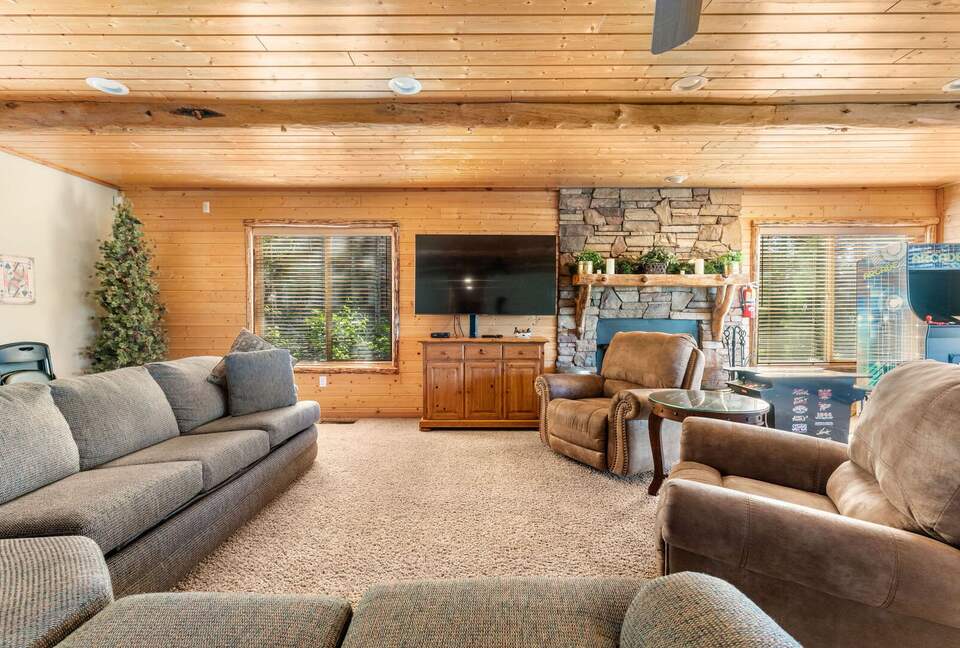 Mountain View Retreat in Castle Glen Estates - Big Bear Lake, California