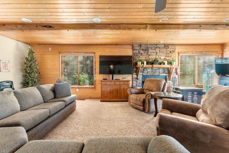 Mountain View Retreat in Castle Glen Estates - Big Bear Lake, California