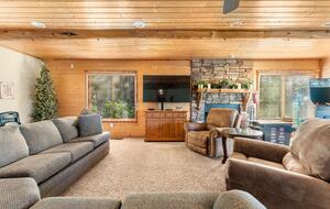 Mountain View Retreat in Castle Glen Estates - Big Bear Lake, California