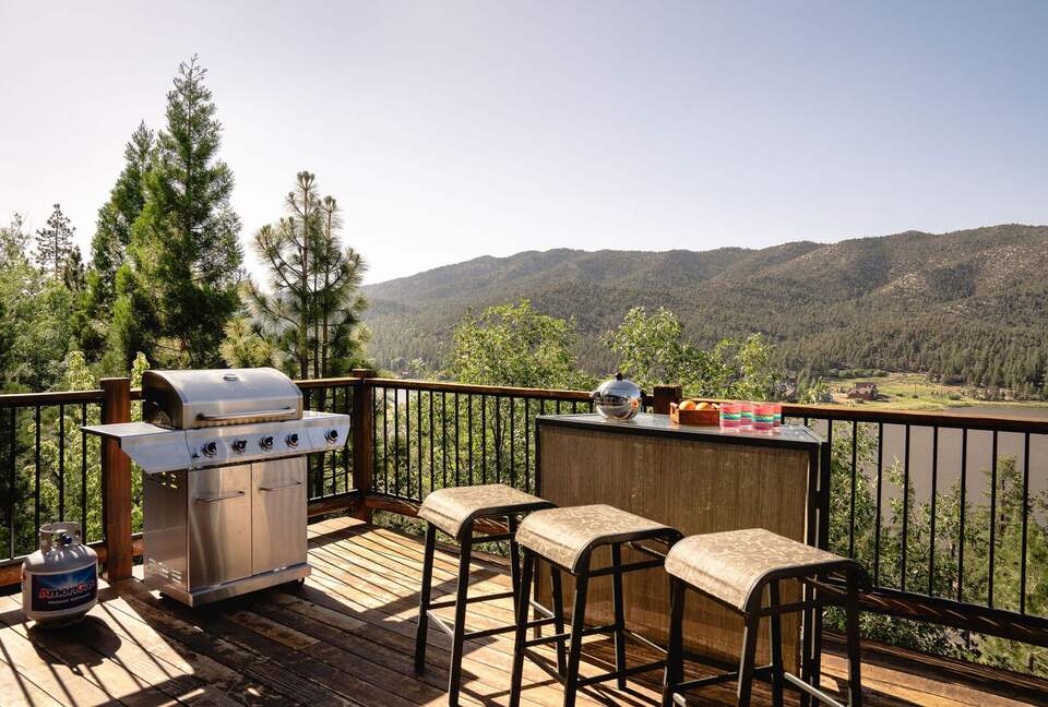 Mountain View Retreat in Castle Glen Estates - Big Bear Lake, California