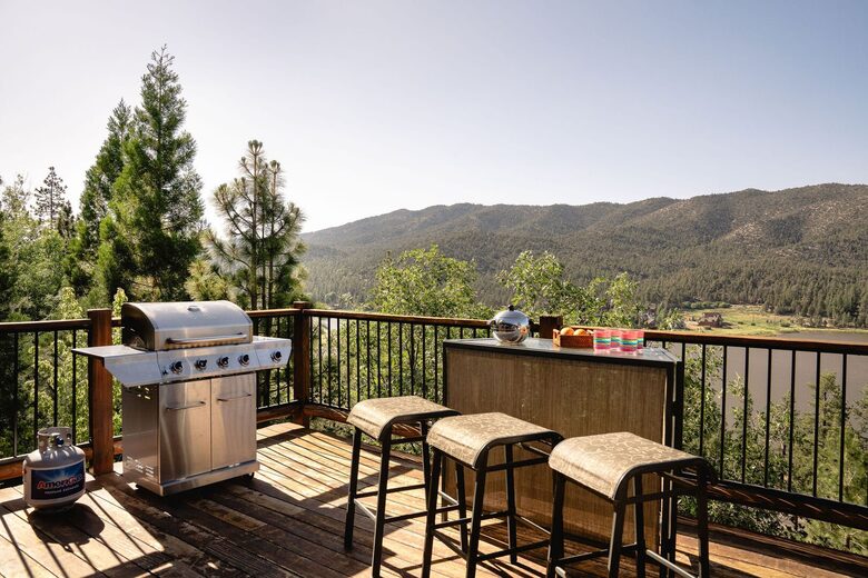 Mountain View Retreat in Castle Glen Estates - Big Bear Lake, California