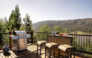 Mountain View Retreat in Castle Glen Estates - Big Bear Lake, California