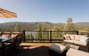 Mountain View Retreat in Castle Glen Estates - Big Bear Lake, California