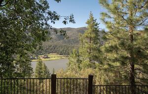Mountain View Retreat in Castle Glen Estates - Big Bear Lake, California