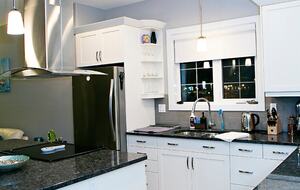 Year-Round Lakeside Escape | Walk to Downtown, Golf & Marina - Town of Sylvan Lake, Canada