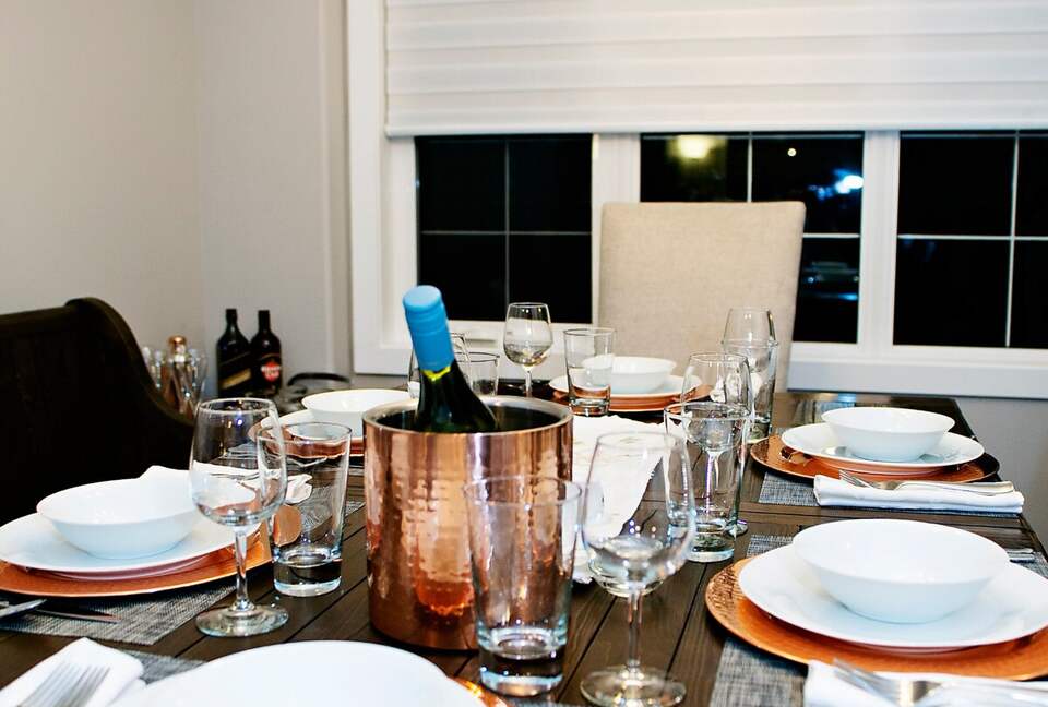 Year-Round Lakeside Escape | Walk to Downtown, Golf & Marina - Town of Sylvan Lake, Canada