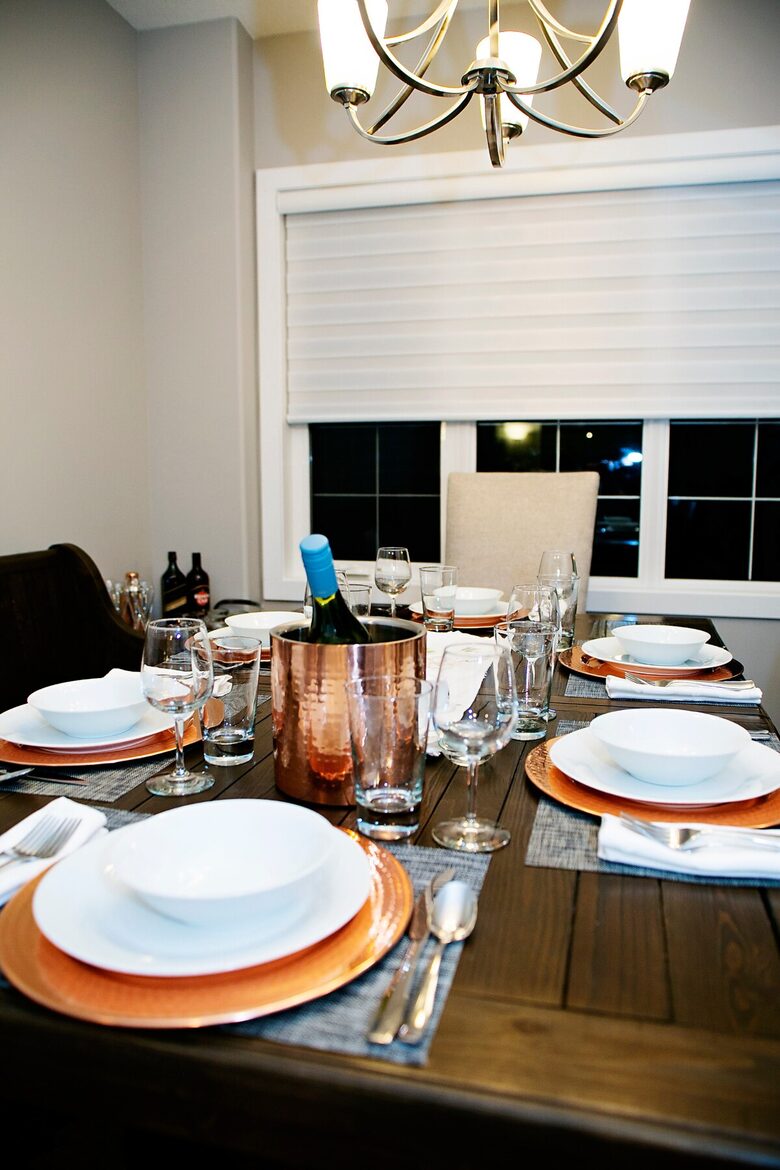 Year-Round Lakeside Escape | Walk to Downtown, Golf & Marina - Town of Sylvan Lake, Canada