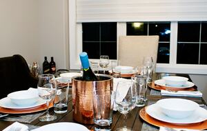 Year-Round Lakeside Escape | Walk to Downtown, Golf & Marina - Town of Sylvan Lake, Canada